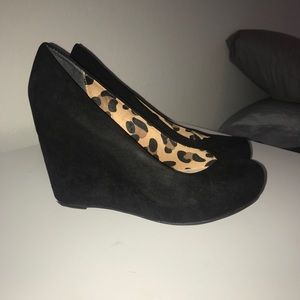 Black wedge heels